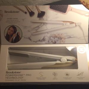 Brooks tone Powershine Pro Technology Ceramic flat iron. New in the box.